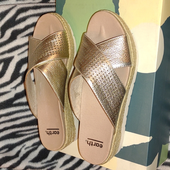 👣EARTH Madena Marigold Slides gold footwear - Picture 11 of 16